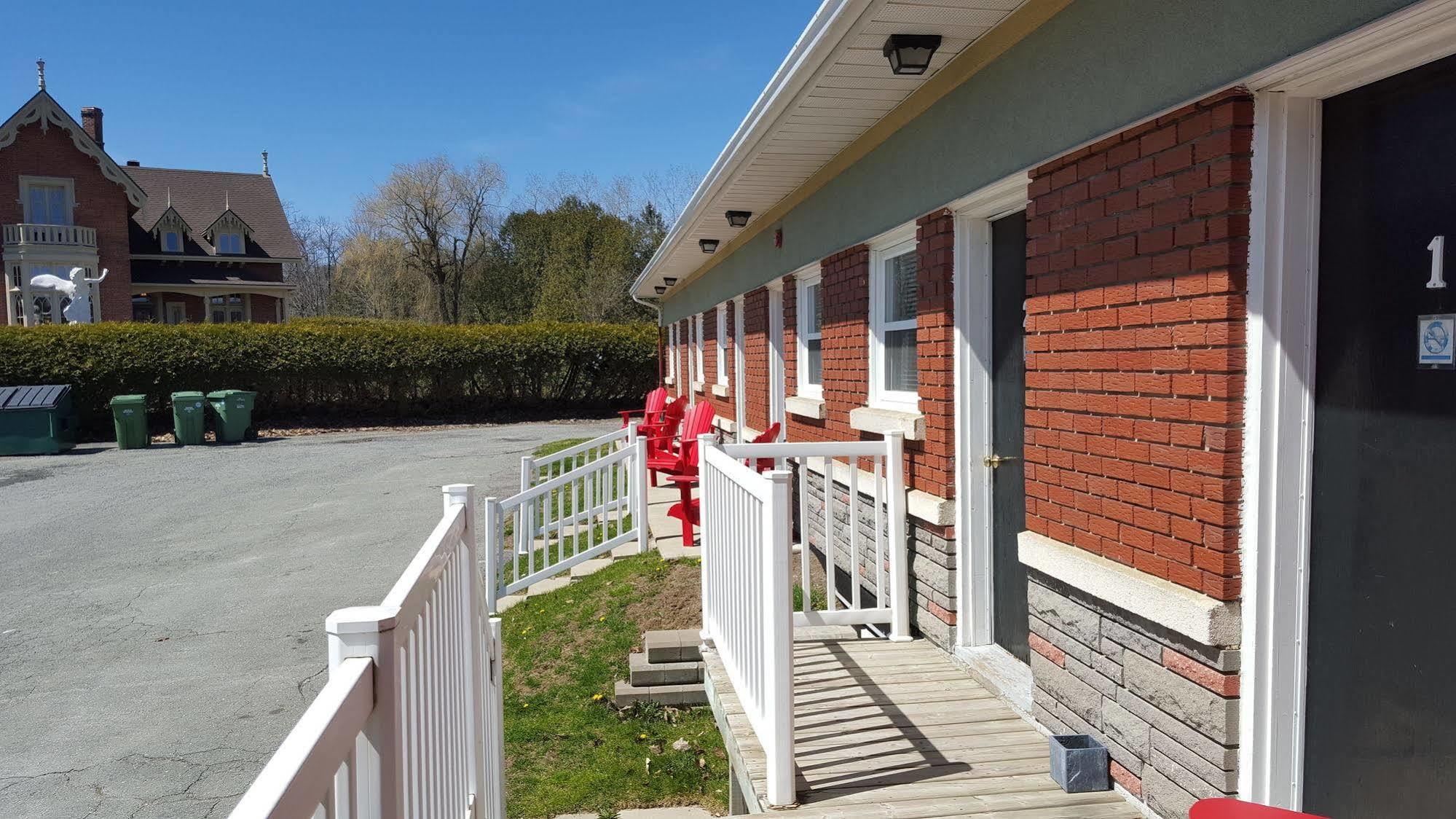 Motel Le Refuge Sherbrooke Esterno foto